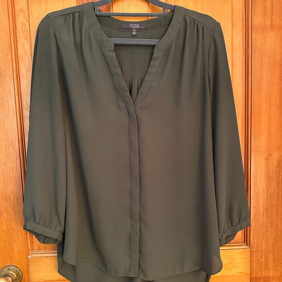 NYDJ Printed Pintuck-back Pullover Blouse - Size XS, Green - Picture 2 of 10